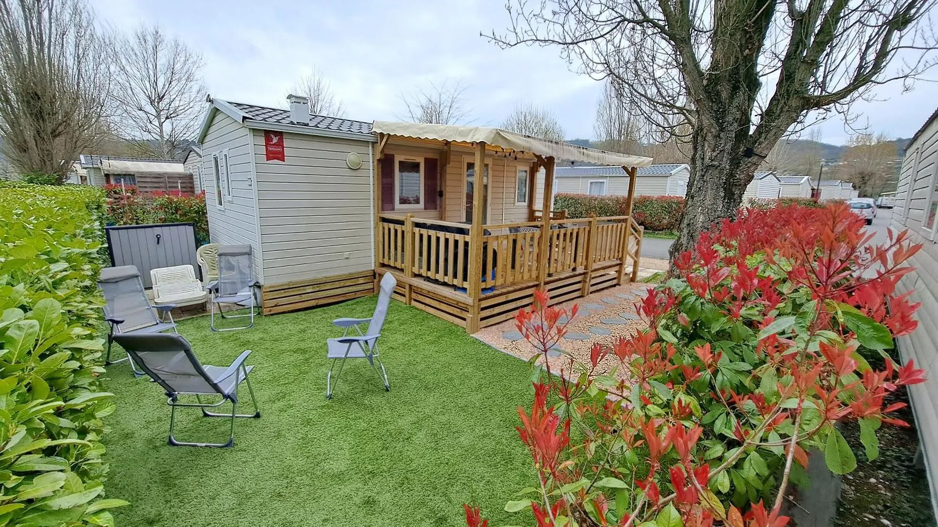 Camping A Condrieu, Mobil Home 6 Pers Sur Les Bords Du Rhone, Avec Parc Aquatique France