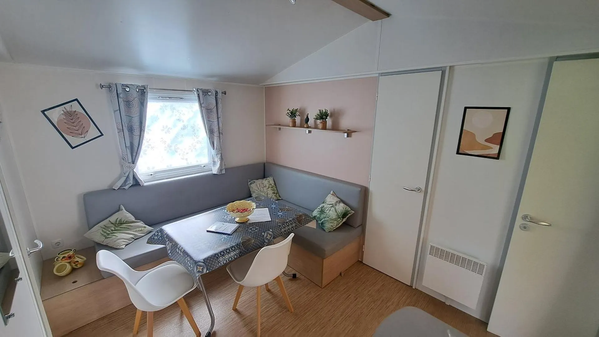 キャンプ場 Camping A Condrieu, Mobil Home 6 Pers Sur Les Bords Du Rhone, Avec Parc Aquatique フランス